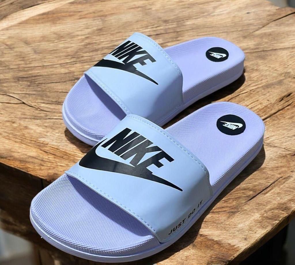 Slide Nike Branco c/Preto